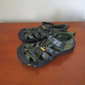 KEEN WATER/HIKING SHOES WOMENS CAMOUFLAGE SIZE 6